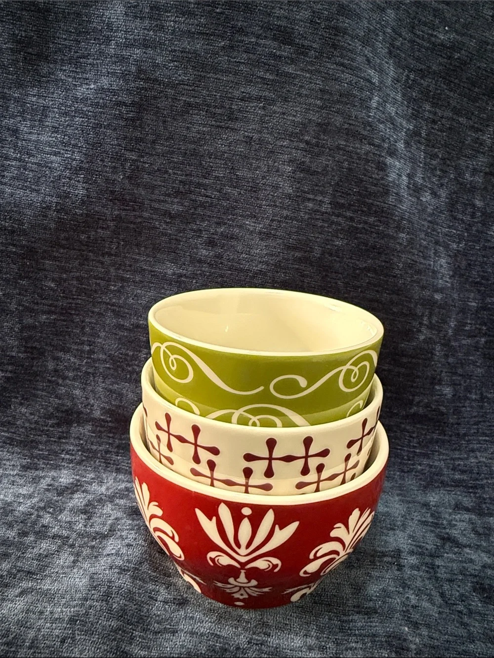 Starbucks 2010 New Bone China Nesting Bowls Set of 3 Red White Green EC
